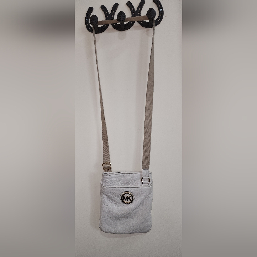 Michael Kors MK Cream Gold Leather Small Crossbody - Picture 2 of 7
